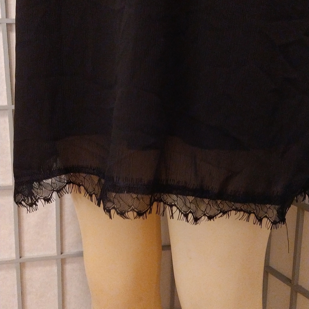 **Black sleek dress** - Picture 3 of 7
